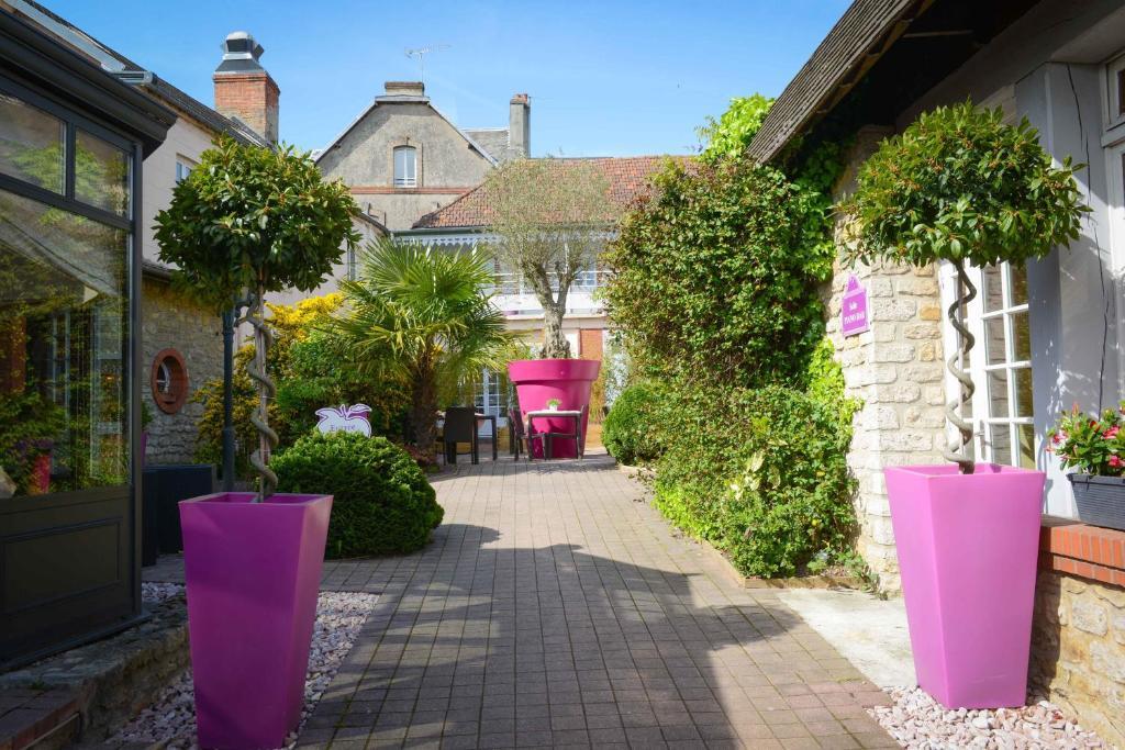 Logis Hotel Restaurant L'Auberge Normande Carentan Exterior photo